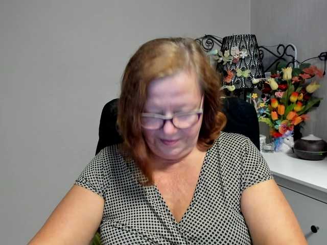 flirty-adele live cam on BongaCams
