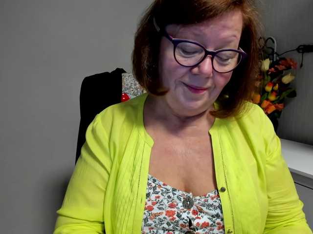 flirty-adele live cam on BongaCams