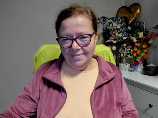 flirty-adele live cam on BongaCams