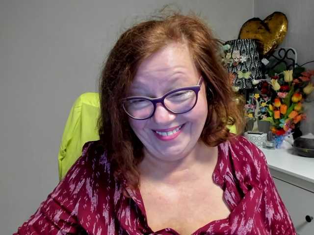 flirty-adele live cam preview