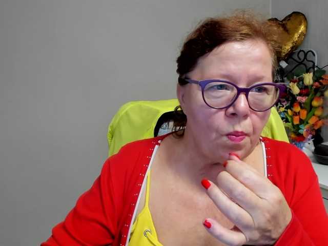 flirty-adele live cam on BongaCams