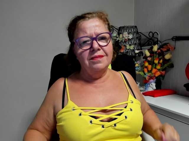 flirty-adele live cam on BongaCams