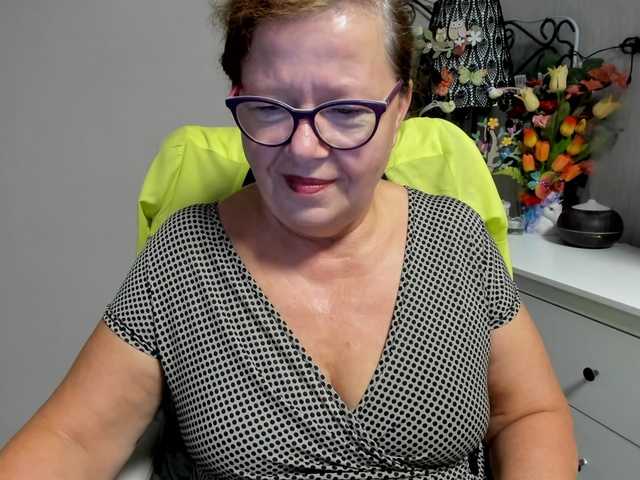 flirty-adele live cam on BongaCams