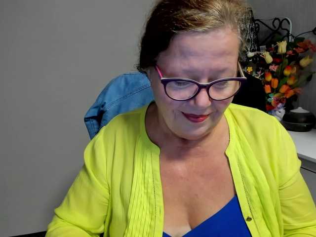 flirty-adele live cam on BongaCams