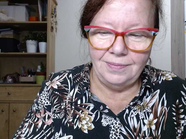flirty-adele live cam preview
