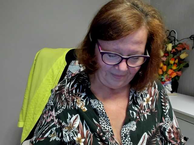 flirty-adele live cam on BongaCams