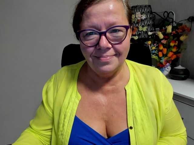 flirty-adele live cam on BongaCams