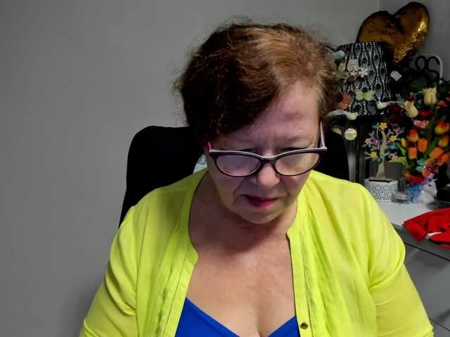 flirty-adele live cam on BongaCams