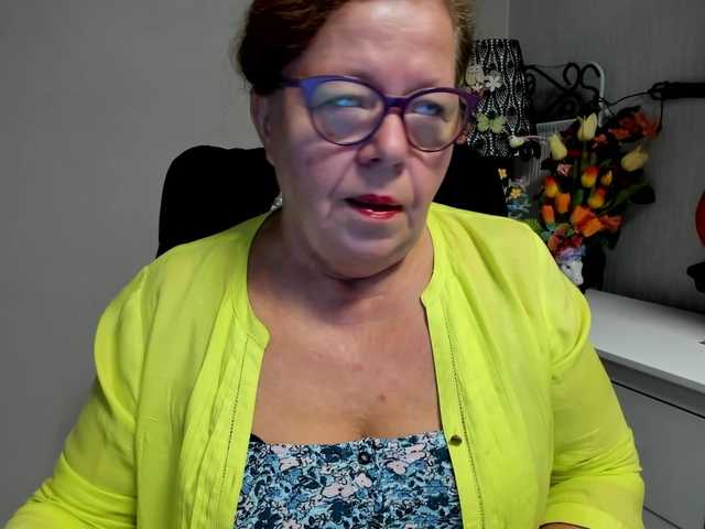 flirty-adele live cam on BongaCams