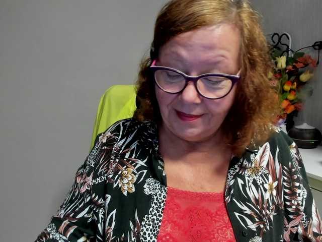flirty-adele live cam on BongaCams