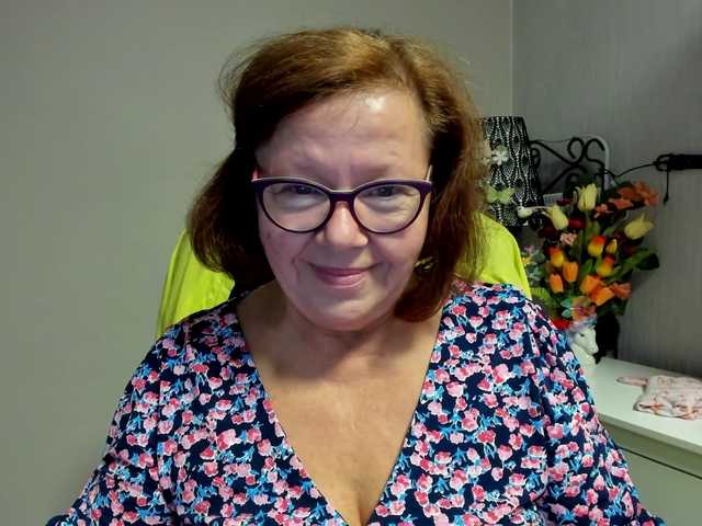 flirty-adele live webcam show