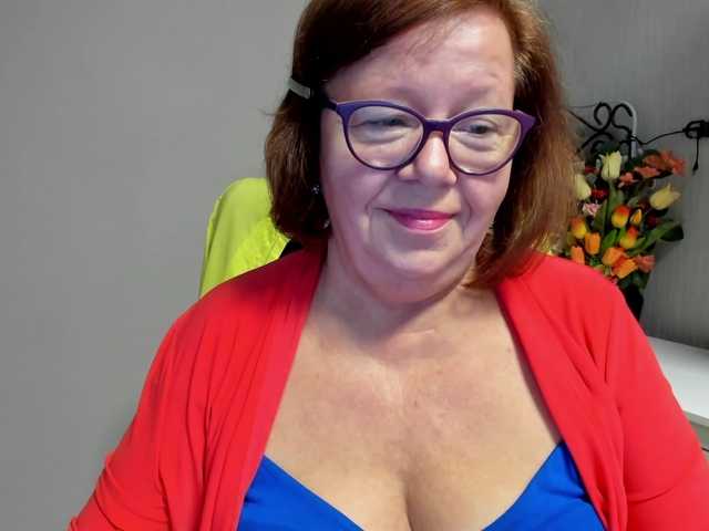flirty-adele live cam on BongaCams