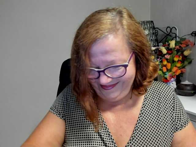 flirty-adele live cam on BongaCams
