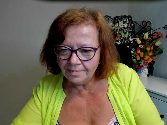 flirty-adele live cam on BongaCams