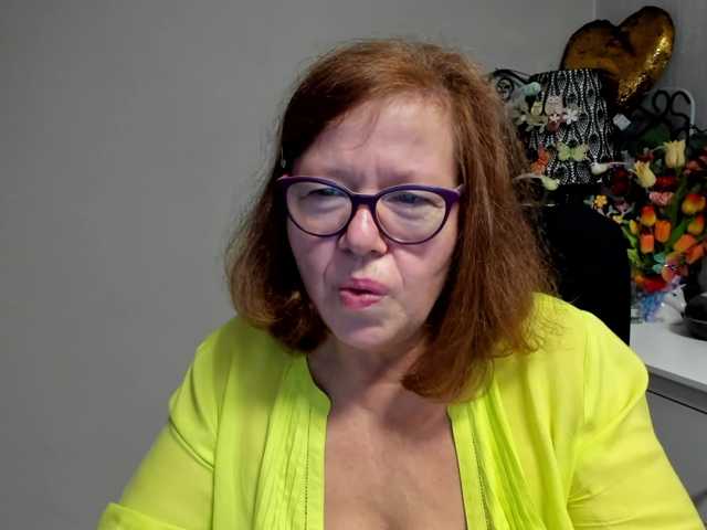 flirty-adele live cam on BongaCams