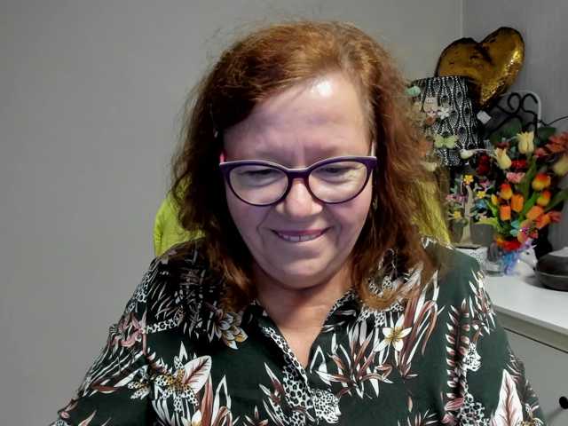 flirty-adele live cam on BongaCams