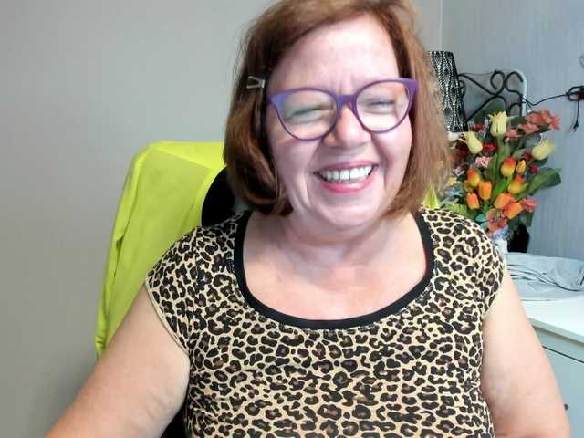 flirty-adele live cam on BongaCams