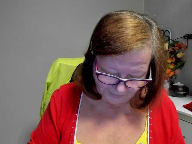 flirty-adele live cam on BongaCams