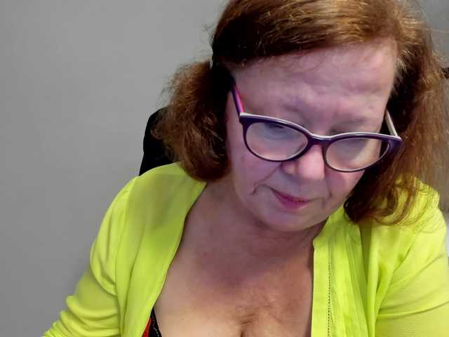 flirty-adele live webcam show