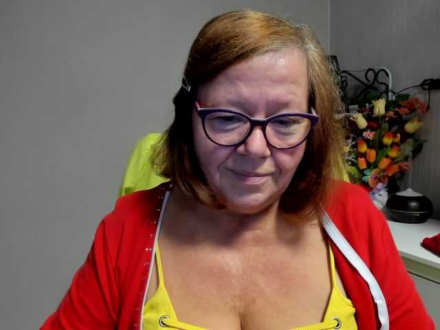 flirty-adele live cam on BongaCams