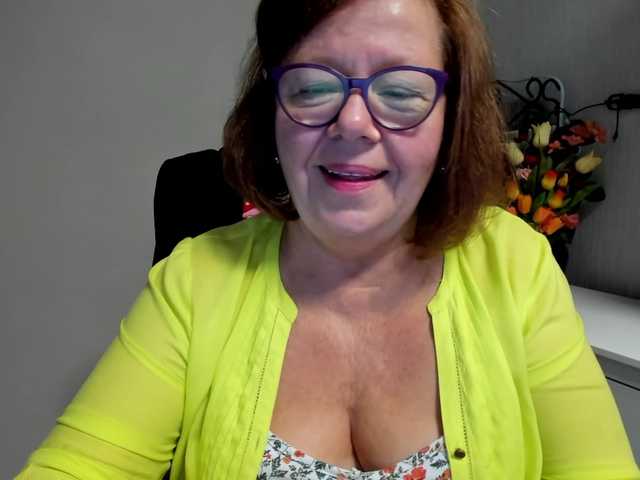 flirty-adele live cam on BongaCams