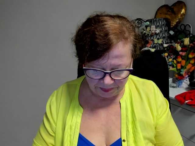 flirty-adele live cam on BongaCams