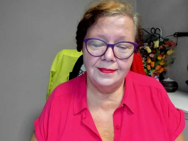 flirty-adele live cam on BongaCams