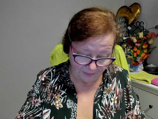 flirty-adele live cam on BongaCams