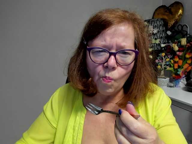 flirty-adele live cam on BongaCams