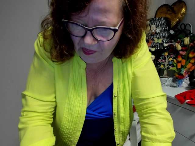 flirty-adele live cam on BongaCams