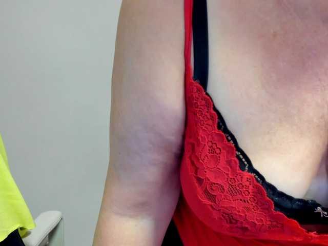 flirty-adele live webcam show