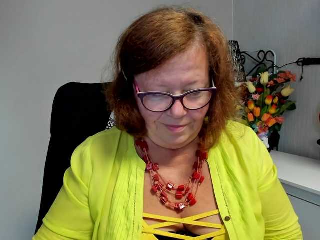 flirty-adele live cam on BongaCams