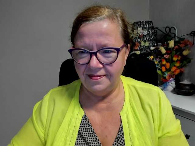 flirty-adele live cam on BongaCams