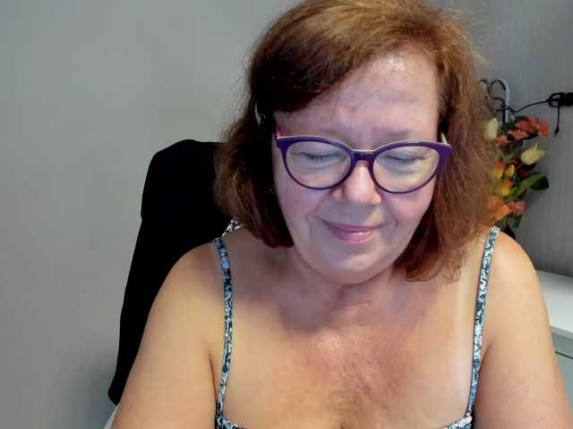 flirty-adele live cam on BongaCams