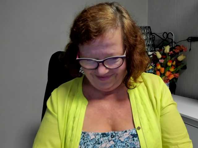 flirty-adele live cam on BongaCams