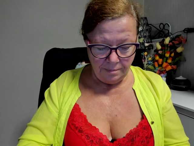 flirty-adele live cam on BongaCams