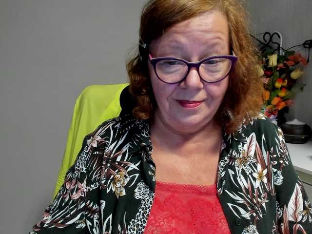 flirty-adele live cam on BongaCams