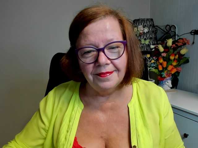 flirty-adele live cam