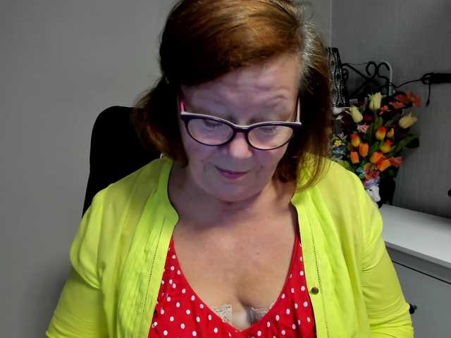 flirty-adele live cam on BongaCams
