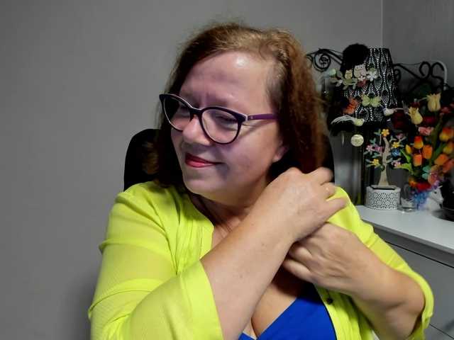 flirty-adele live cam preview