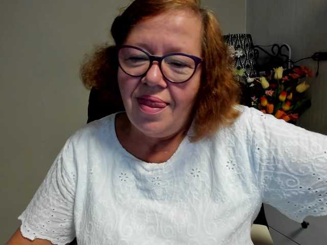 flirty-adele live cam on BongaCams