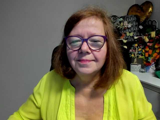 flirty-adele live cam on BongaCams