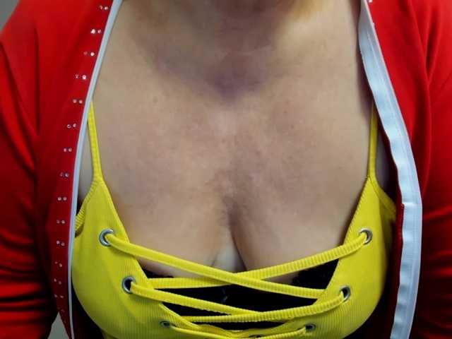 flirty-adele live cam on BongaCams