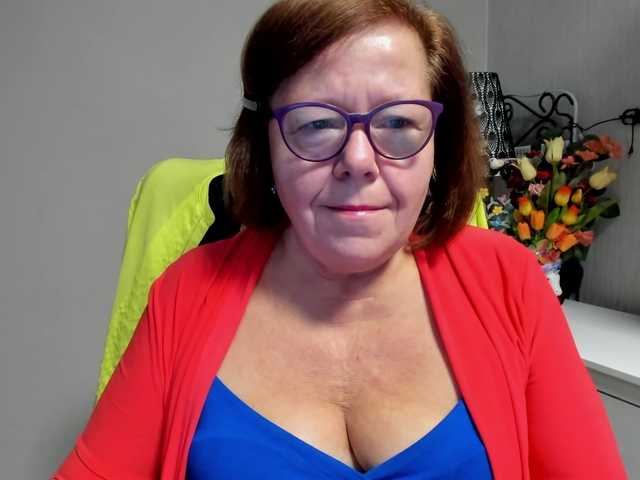 flirty-adele live cam on BongaCams