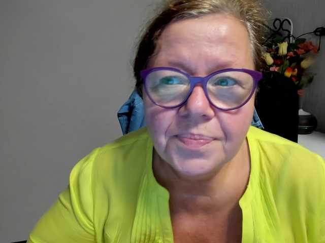 flirty-adele live cam on BongaCams