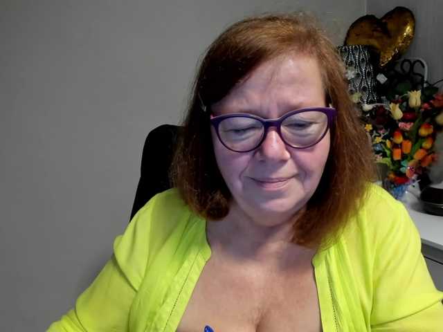 flirty-adele live cam on BongaCams