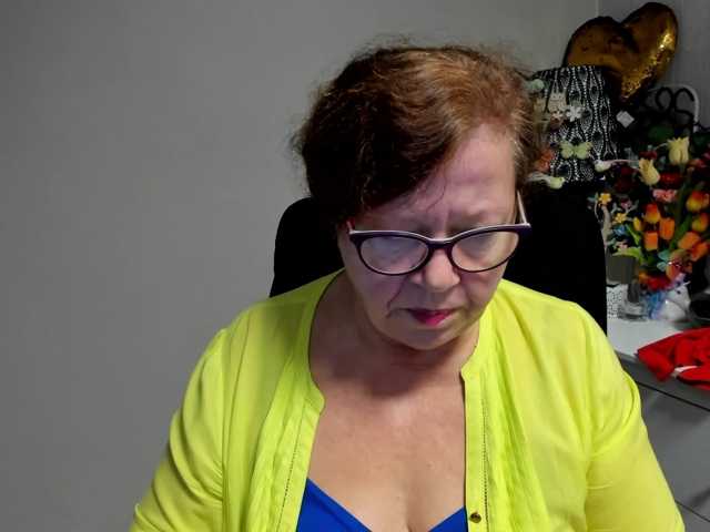 flirty-adele live cam on BongaCams