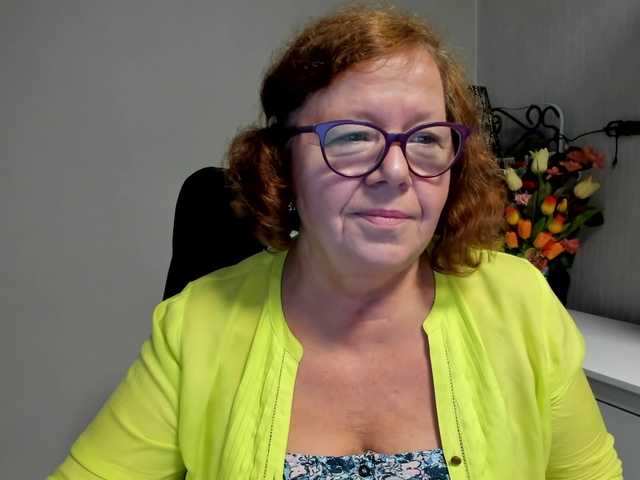 flirty-adele live cam on BongaCams