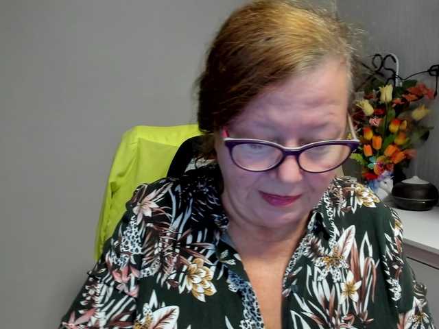 flirty-adele live cam on BongaCams