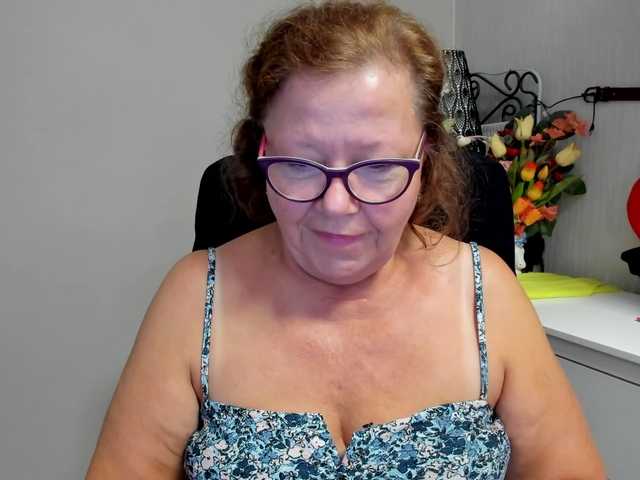 flirty-adele live cam on BongaCams
